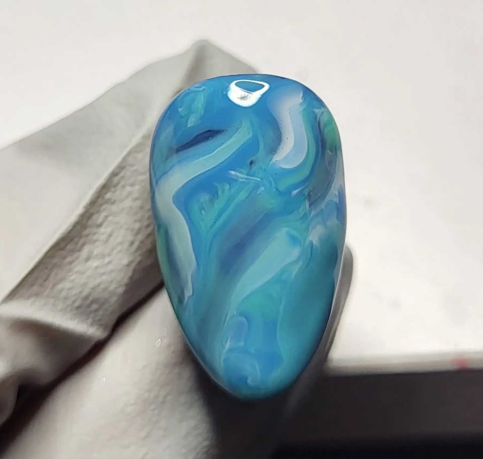 Minimalist nail design